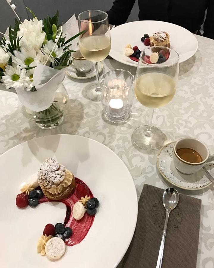 Bialy Dom Henlex Hotel Restauracja Poznań Eksteriør billede