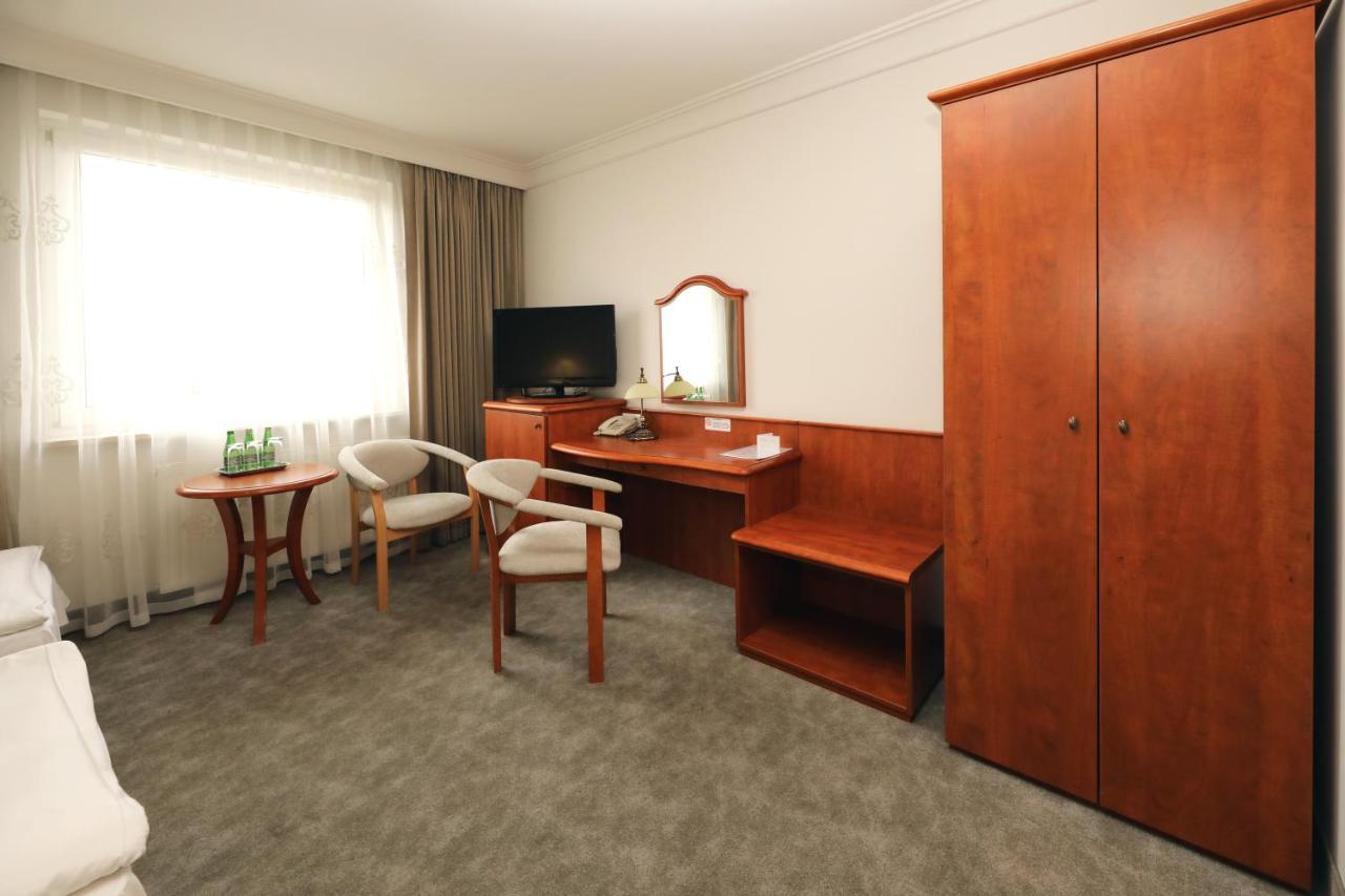 Bialy Dom Henlex Hotel Restauracja Poznań Eksteriør billede