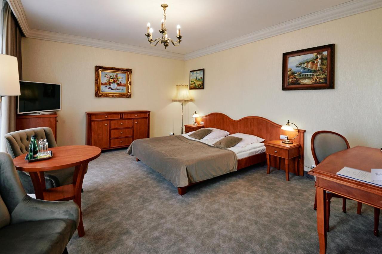 Bialy Dom Henlex Hotel Restauracja Poznań Eksteriør billede