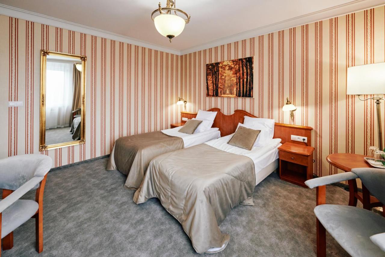 Bialy Dom Henlex Hotel Restauracja Poznań Eksteriør billede