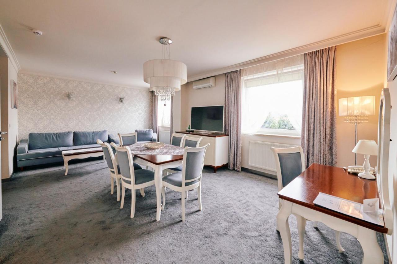 Bialy Dom Henlex Hotel Restauracja Poznań Eksteriør billede