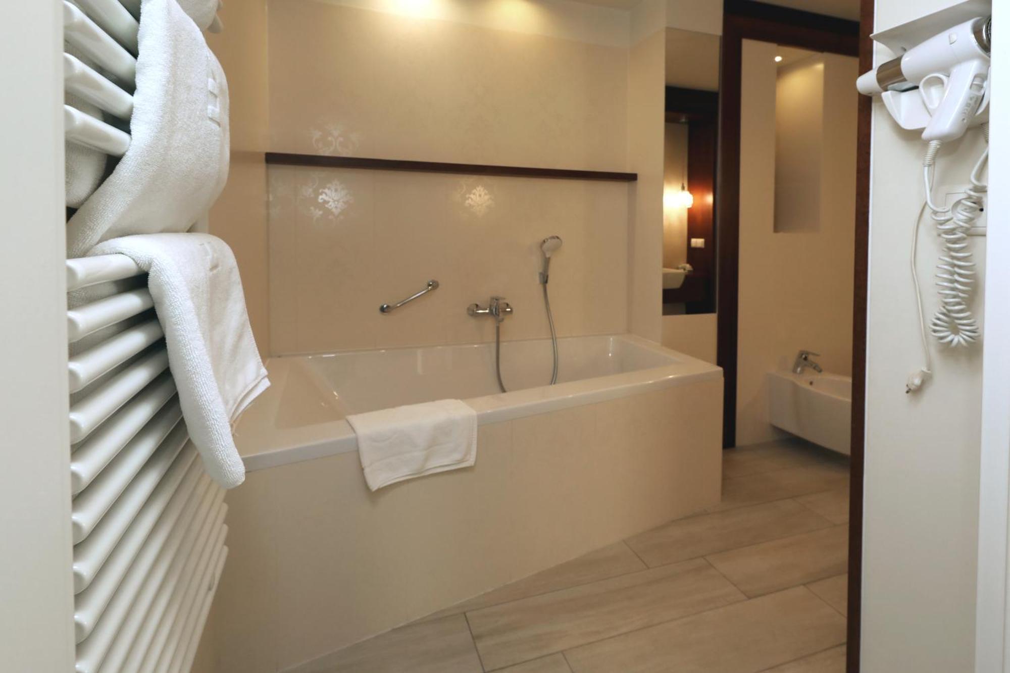 Bialy Dom Henlex Hotel Restauracja Poznań Eksteriør billede